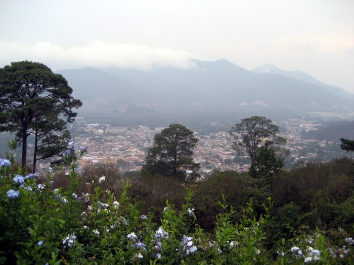 Vista hacia la Antigua Guatemala desde el Cerro - 2