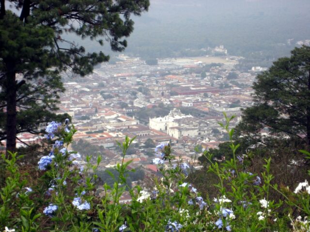 Vista hacia la Antigua Guatemala desde el Cerro - 2