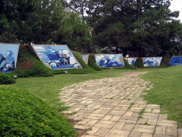 Mural en granito de La Guatemalita