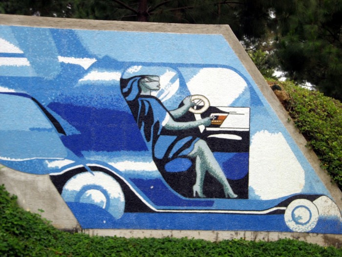 Mural en granito de La Guatemalita - Autos