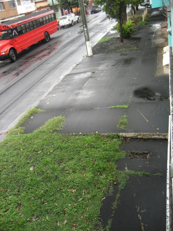 La arena da la impresión de que todo estuviera asfaltado