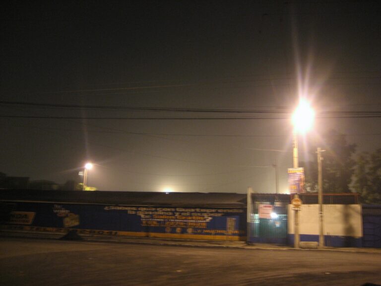 Polvo por la arena volcánica en la ciudad