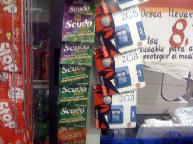 Condones y memorias SD