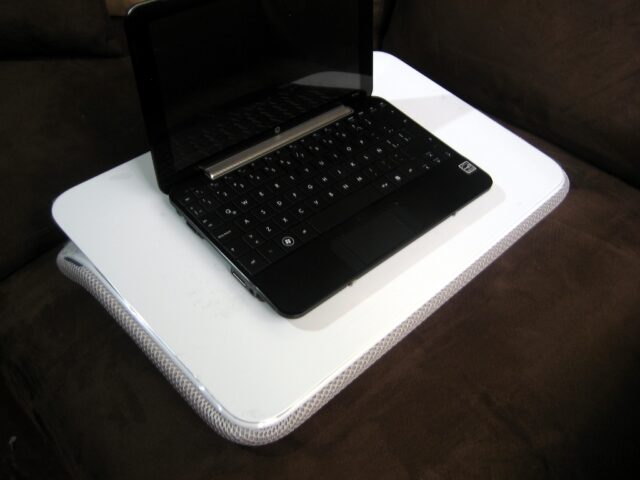 Hp mini 1000 en el Lapdesk