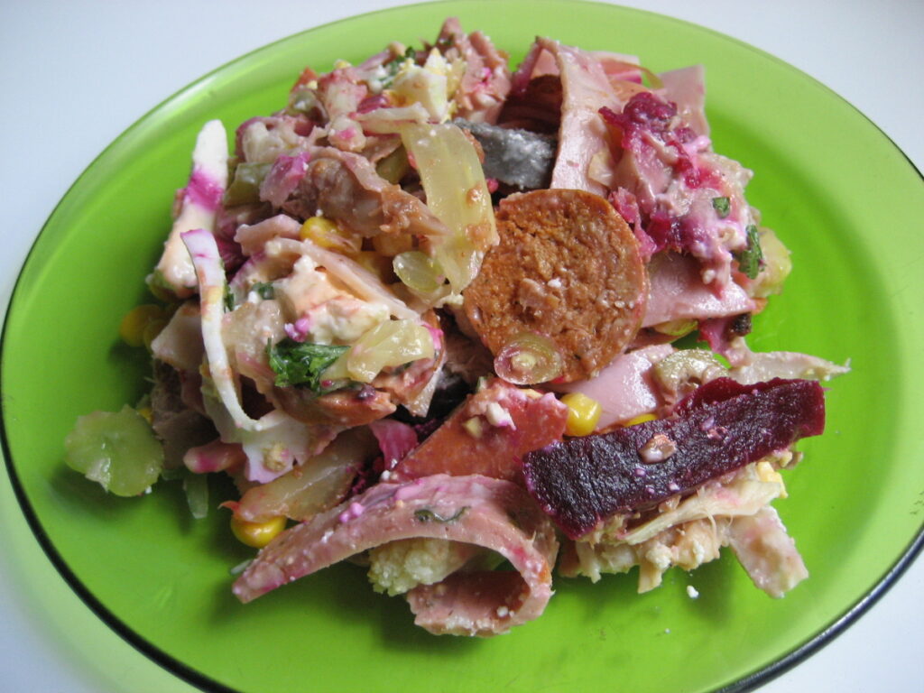 Degustando un plato de fiambre