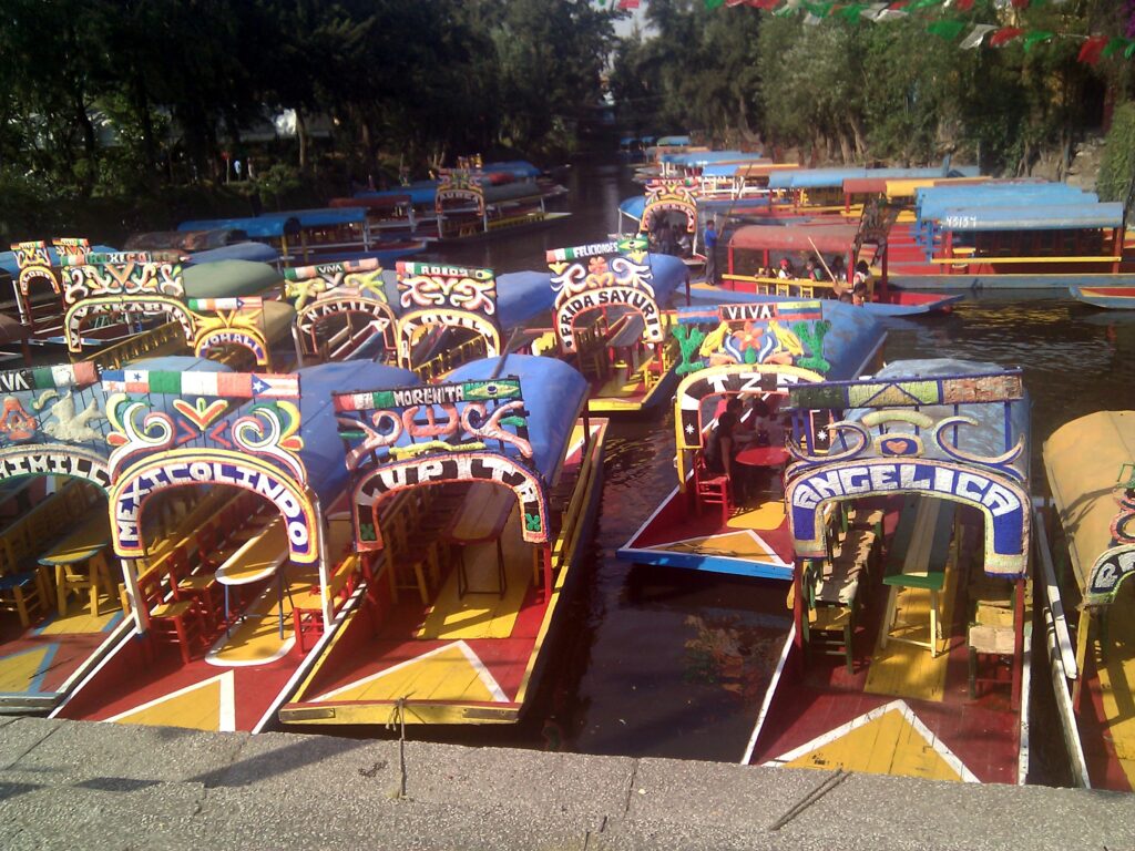 Trajineras en el embarcadero