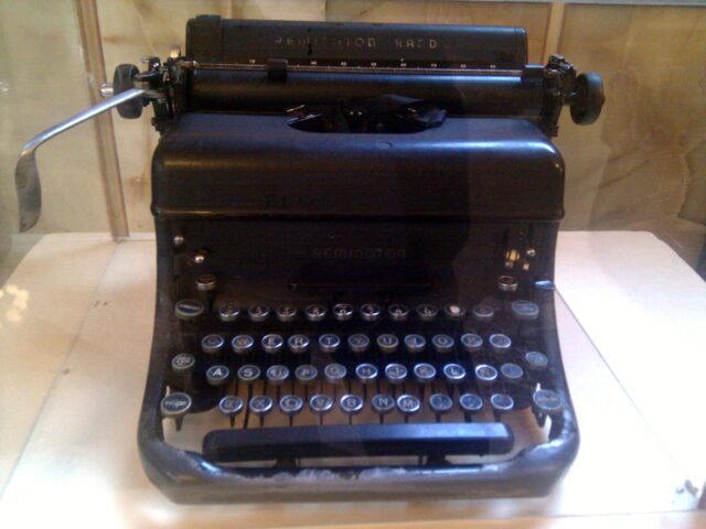 Máquina de escribir antigua