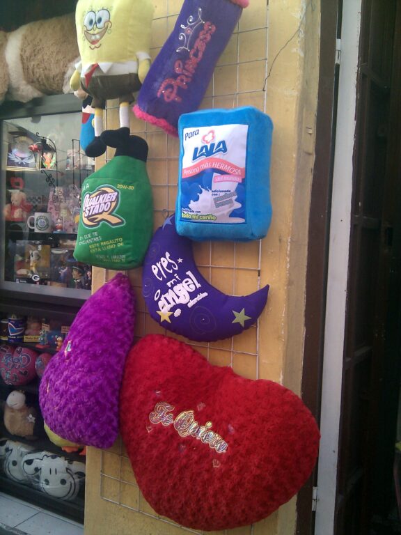 Peluche con forma de litro de aceite