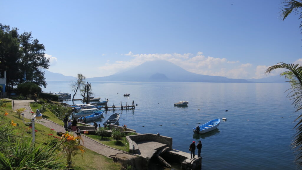 Vista al lago de Atitlán