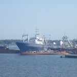 Cementerio de barcos en el puerto de Montevideo