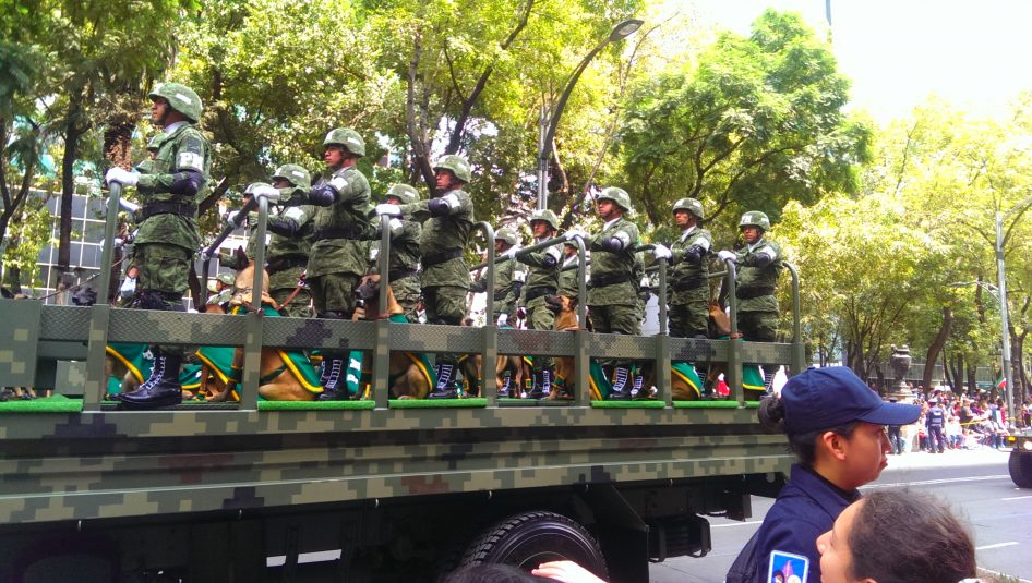 Desfile militar en Reforma