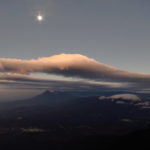 Vista hacia Atitlán desde la cumbre del volcán de Fuego